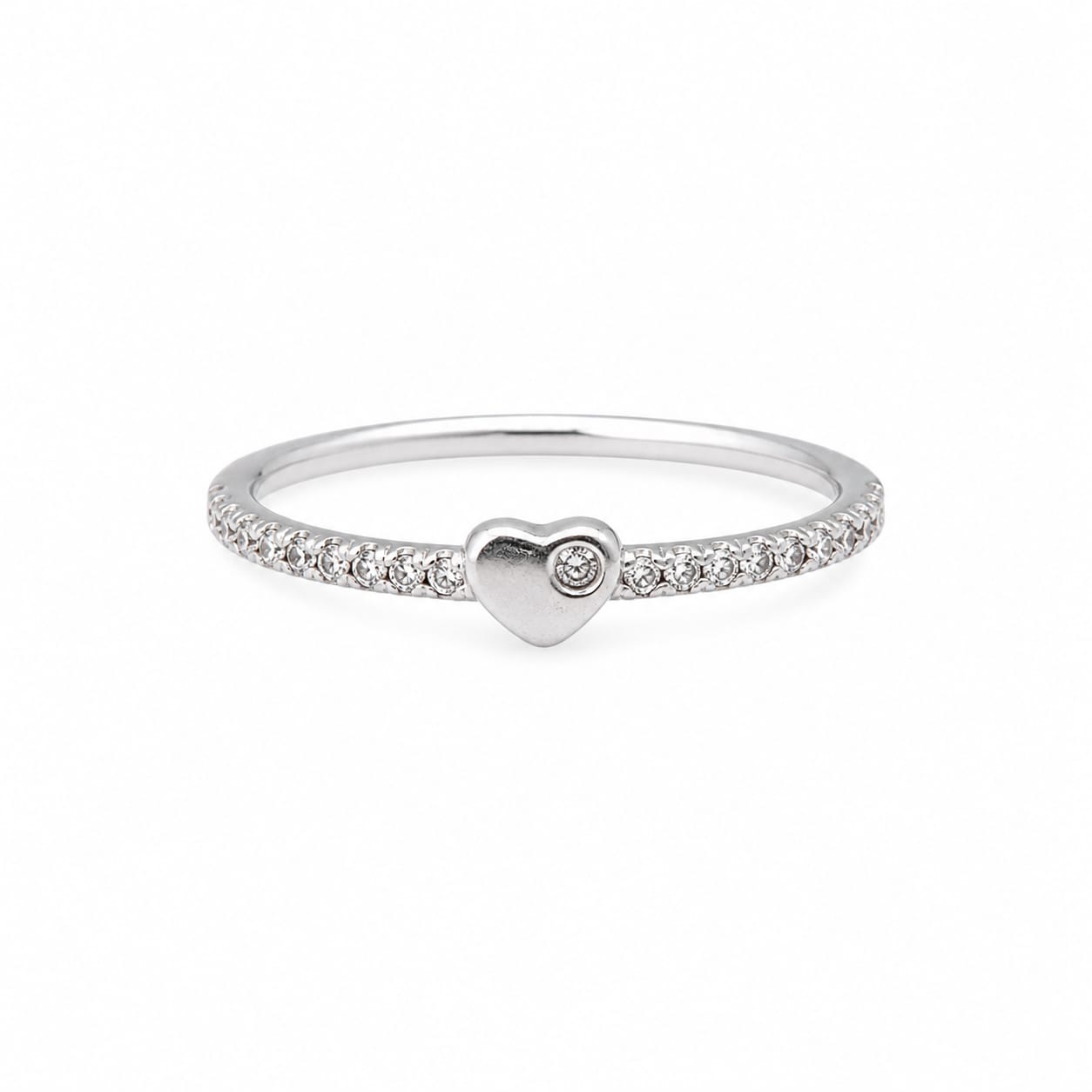 Anillo Corazón Delicado con Detalle de Zirconias